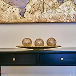 R7 Design Apartment - Hostaid