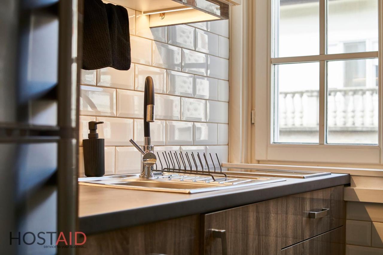 R7 Design - Hostaid Apartment