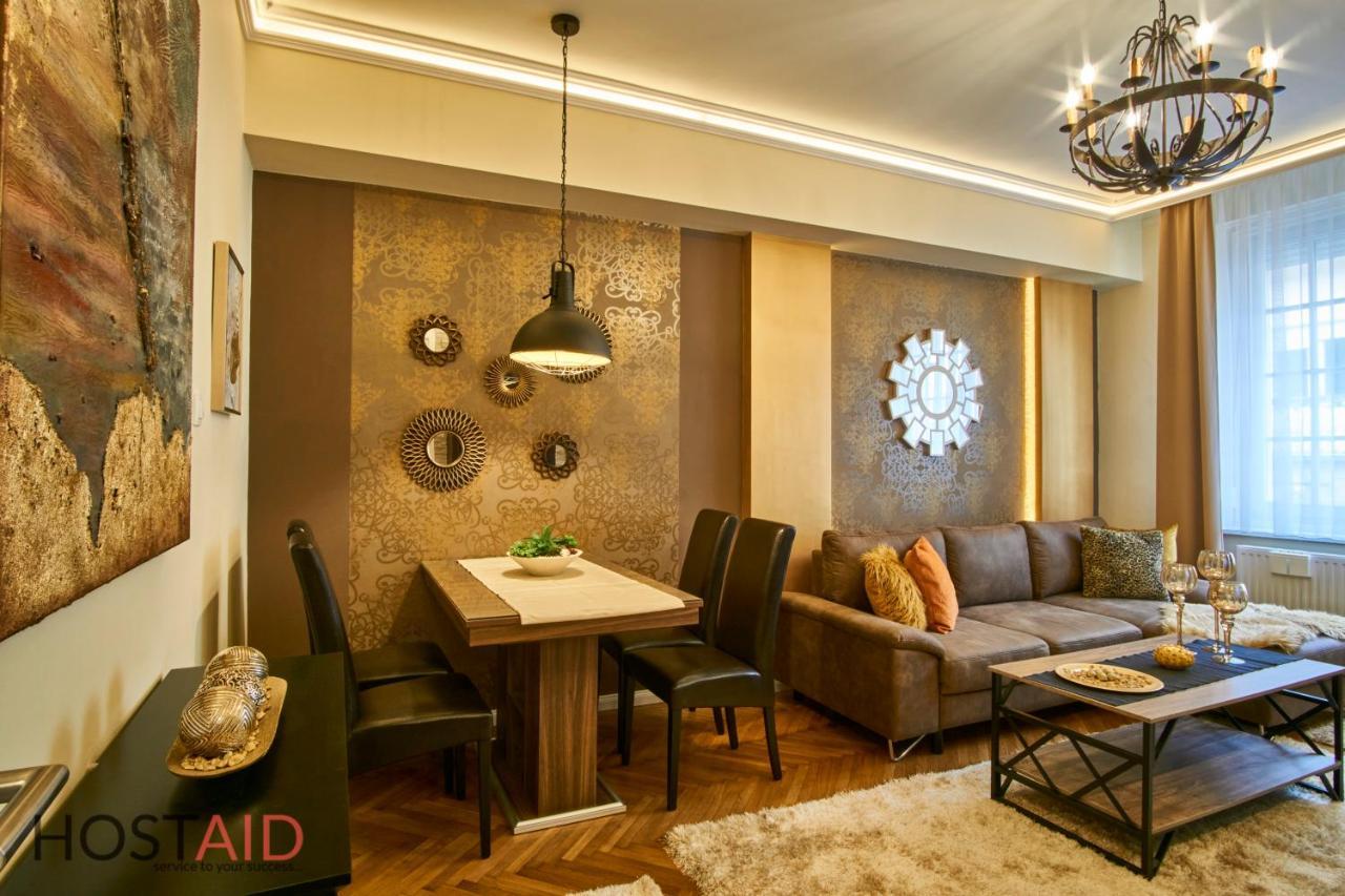 R7 Design - Hostaid * Budapest