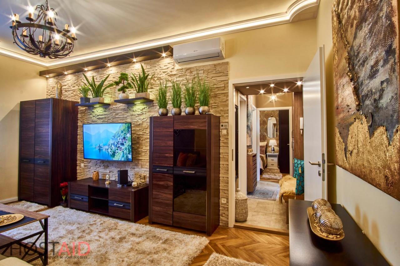 R7 Design - Hostaid Apartment *